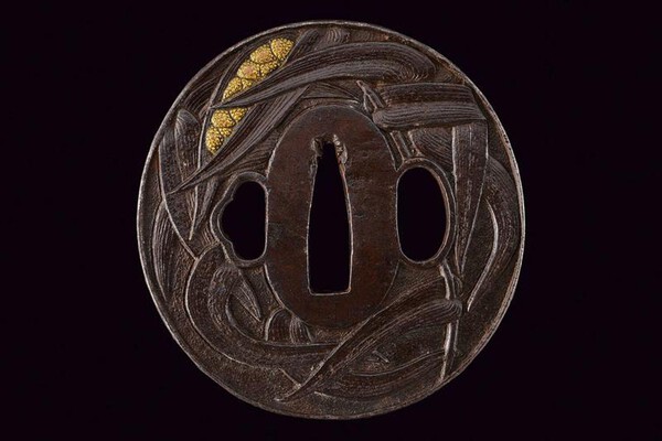 Fujiwara Mitsunobu tsuba obverse.jpg