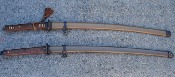 Rinji Seishiki_two guntos_one with tassel.jpg