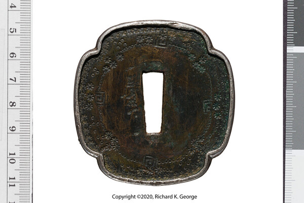 naginata_tsuba_with_scale.thumb.jpg.0430e9a4a7ea1f96e814d521559b13ec.jpg