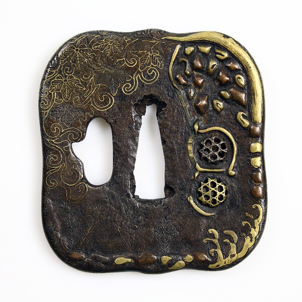 AM-0051-higo-jingo-tsuba-001.jpg