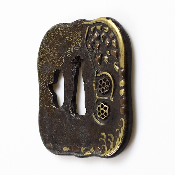 AM-0051-higo-jingo-tsuba-003.jpg