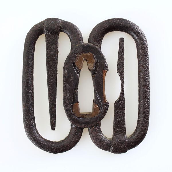 JJ-0066-very-old-iron-tsuba-kawari-gata-002.thumb.jpg.cb86443cd6968ab82cd11c9826d971a2.jpg