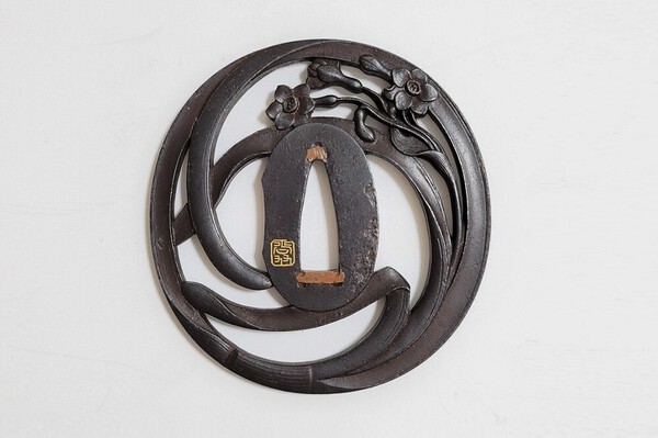 tsuba narcissus.jpg