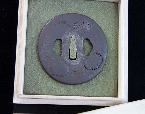 tsuba_sept(1of10).thumb.jpg.203ebf5beacf8248f21c192e74b11a87.jpg