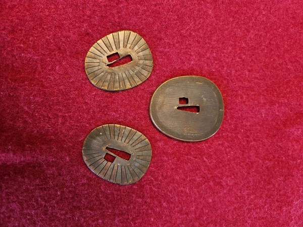 Tsuba locking 2 Rayed Seppas_Type 97.jpg