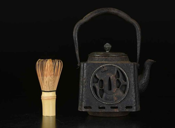 tsuba kettle 8 size.jpg