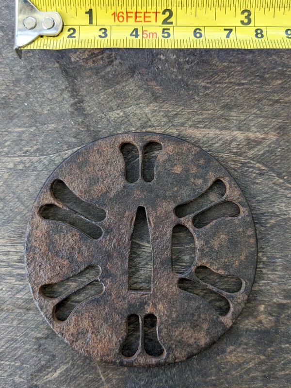 tsuba1pic2.thumb.jpg.ab1d88a4b90641adb8bfc38c29f4a461.jpg