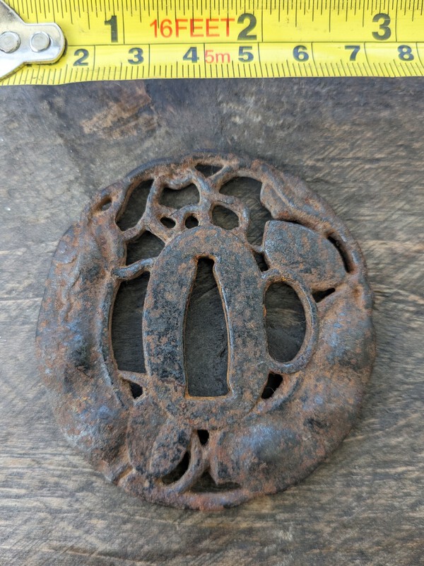 tsuba4pic2.thumb.jpg.10bc6d1c802d4f30c82e35f24399f93d.jpg