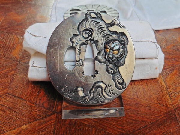 TIGER TSUBA1.jpg