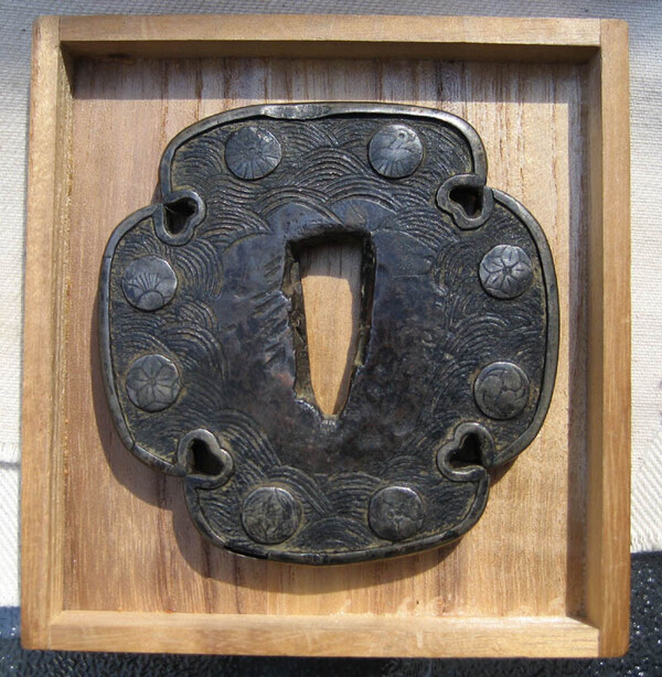 Tachi tsuba 001.jpg