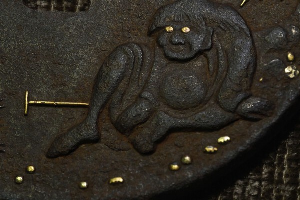 tsuba_front_detail1.jpg