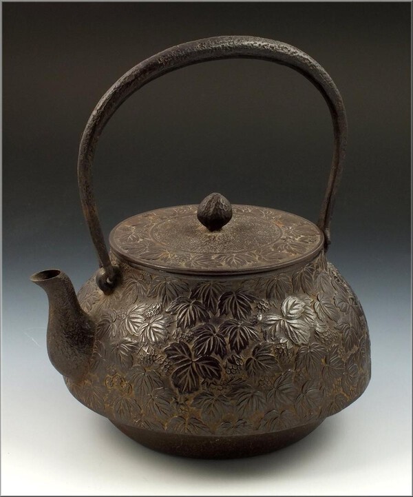 edo period water kettle 1.jpg